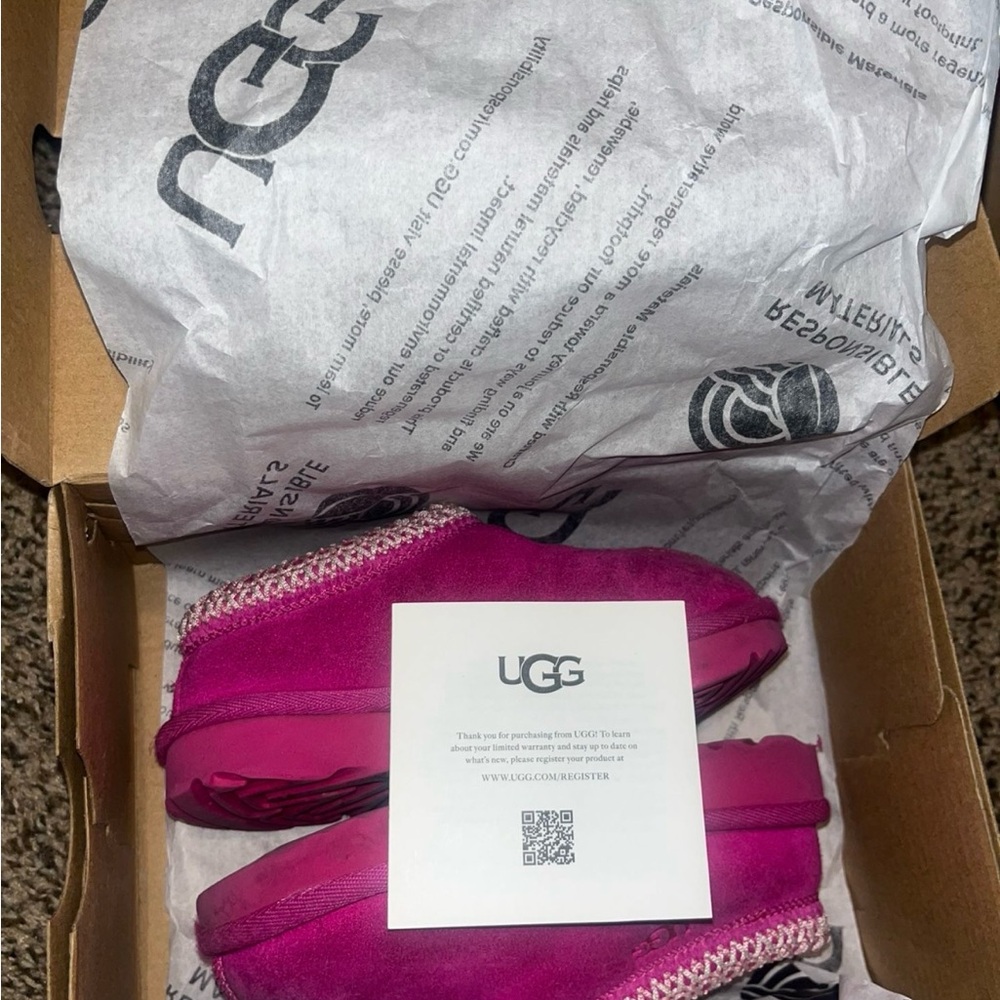 UGG Tasman II in Vibrant Pink